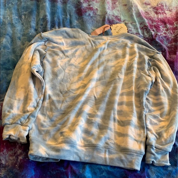 🔥🔥 4 for $15 🔥🔥 Knox Rose Tie Dye sweater sweatshirt - Picture 4 of 4